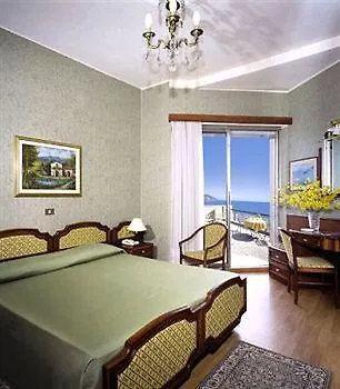 Hotel Bellevue Et Mediterranée 4*