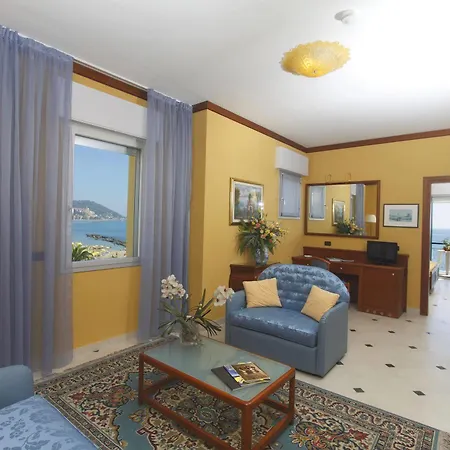 Hotel Bellevue Et Mediterranée 4*