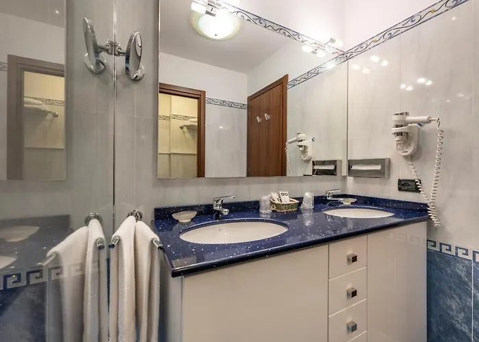 Szálloda Bellevue Et Mediterranee 4*