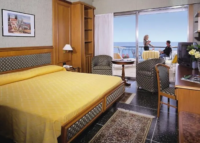 Bellevue Et Mediterranee 4* دْيانو مارينا