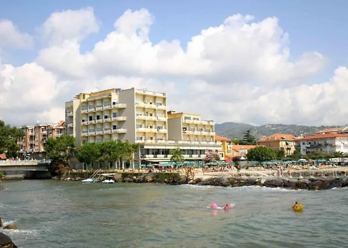 فندق Bellevue Et Mediterranee 4*