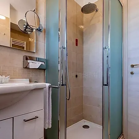 Hotel Bellevue Et Mediterranee 4*