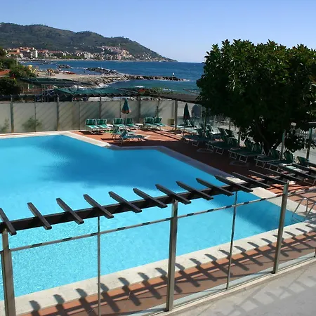 Bellevue Et Mediterranee ホテル