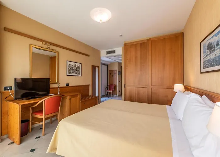 Hotel Bellevue Et Mediterranee 4*